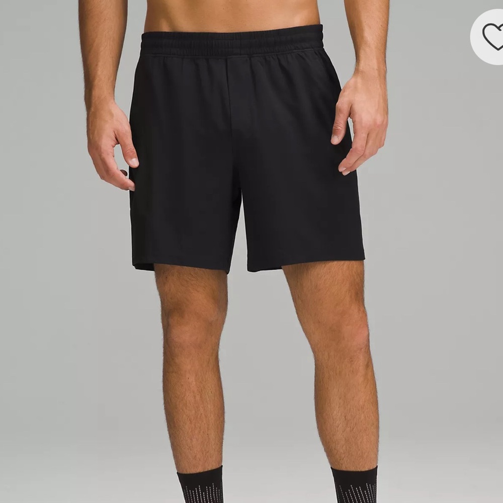 Men’s lululemon Medium Pace Breaker 7” shorts with liner